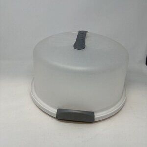 Sterilite Covered Cake Carrier Food Storage With Locking Lid ~ 13-1/2" Diameter
